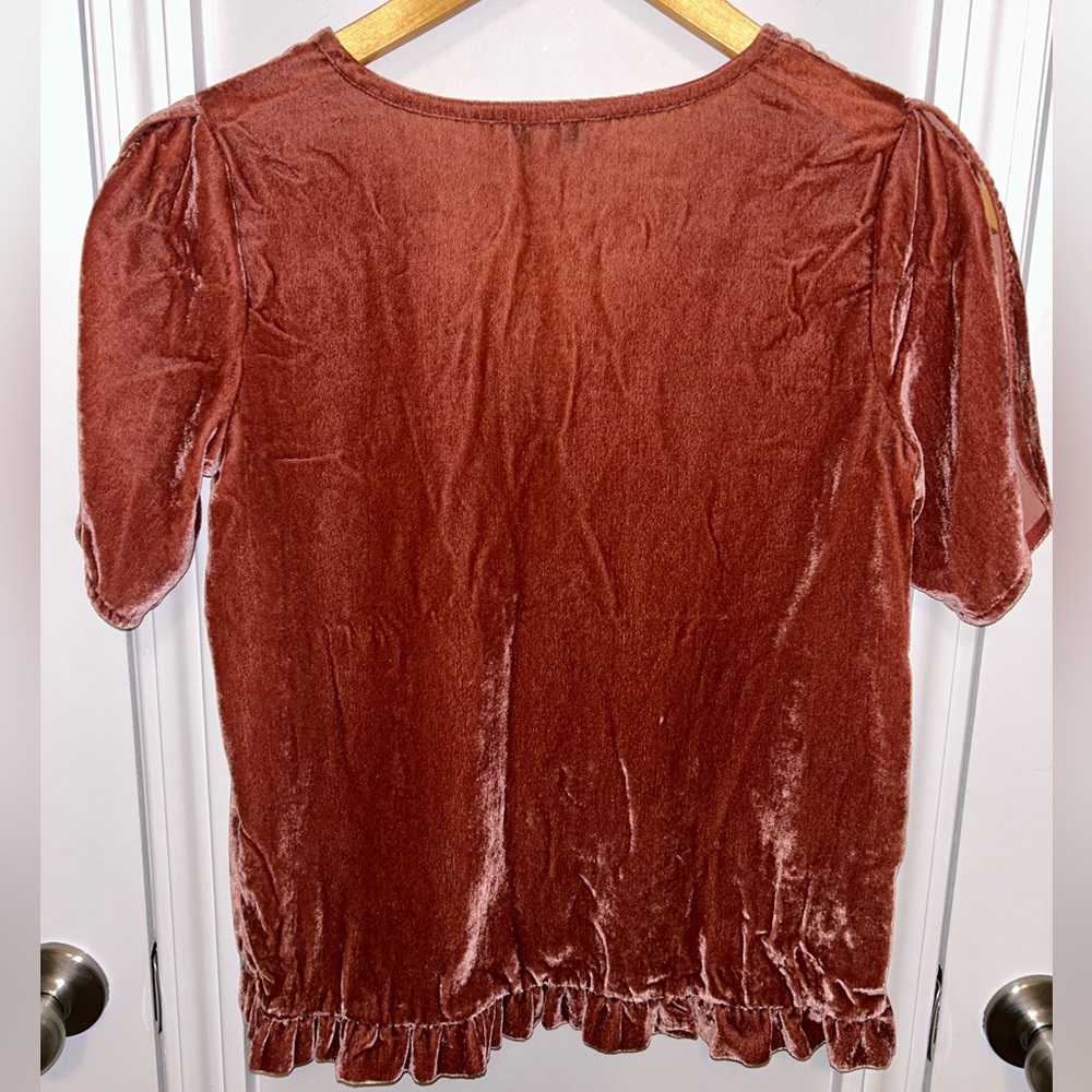 Madewell split sleeve, deep vneck,‎ ruffle hem, crushed velour top- sz XXS - Picture 5 of 7
